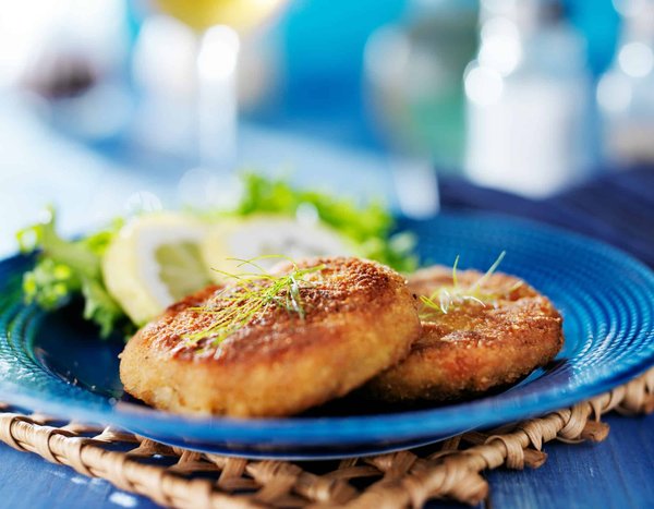 Can You Prepare Gourmet Crab Cakes with a Zesty Remoulade Sauce at Home?
